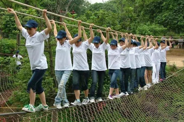 2021年销售部千佛山学习，团队配合.jpg